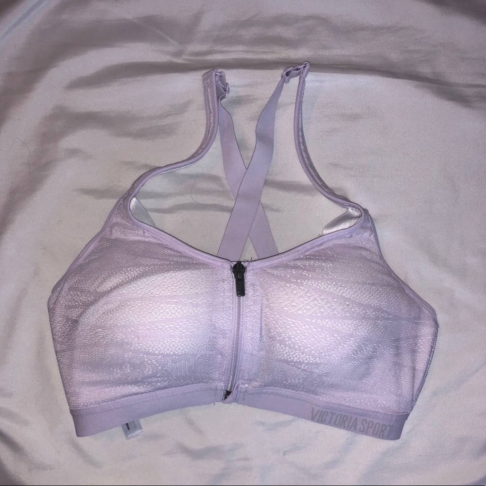 Front-close sports bra